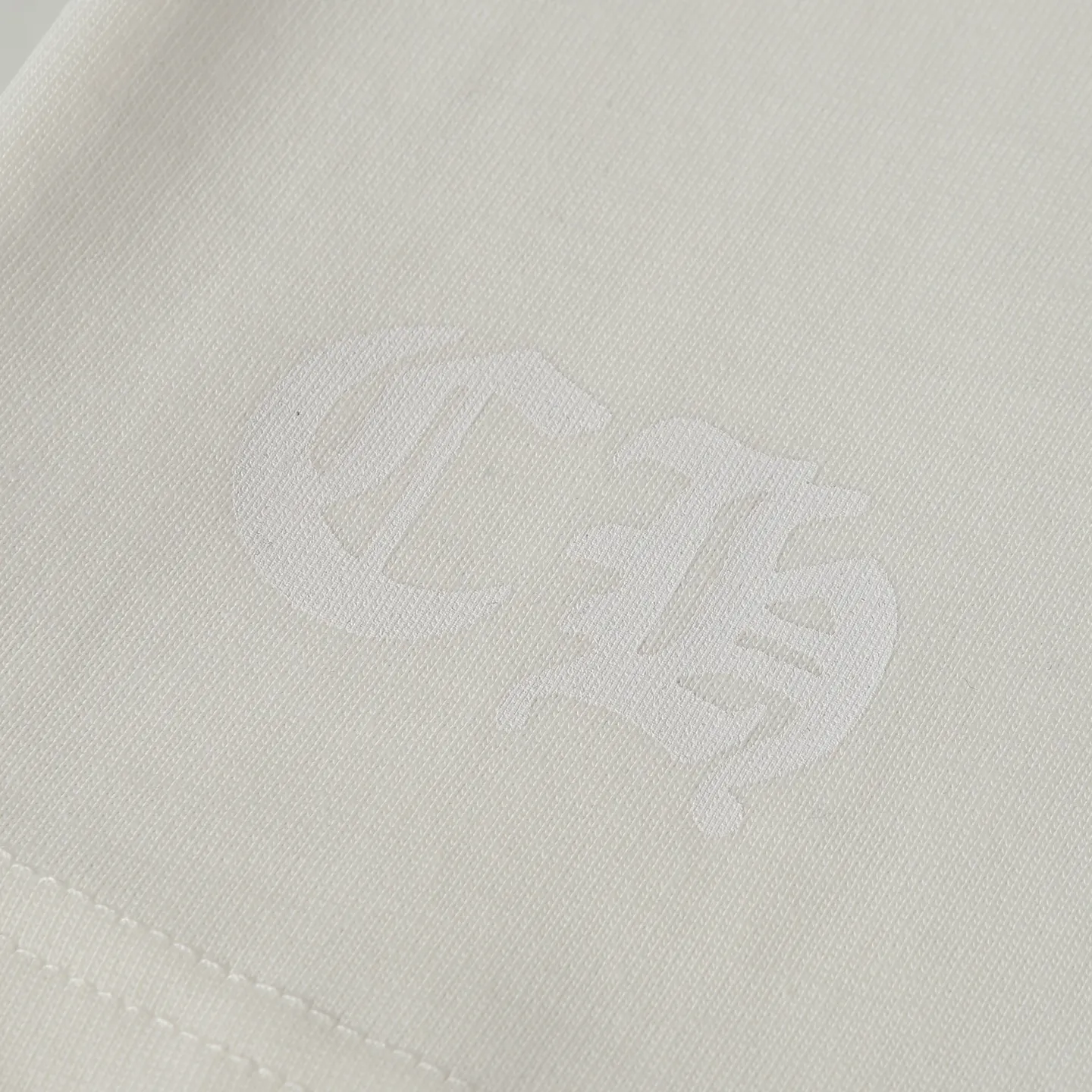 🅿️270 Come Hearts/Kro Heart Sanskrit Printed Long Sleeve, King of Autumn and Winter! Chest pockets, high weight threads on collar and cuffs, custom woven and dyed 280g double yarn pure cotton fabric, washed anti-counterfeiting tags and other auxiliary materials are all correct versions, super conspicuous, super good-looking and super atmospheric, same style for men and women! The overall upper body shows fashion and individuality, and it is recommended for couples to wear it together!! Color: Black White Size: XS-L